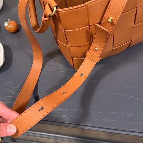 J. McLaughlin Woven Tan Leather Shoulder Bag adjustable strap - Picture 9 of 11